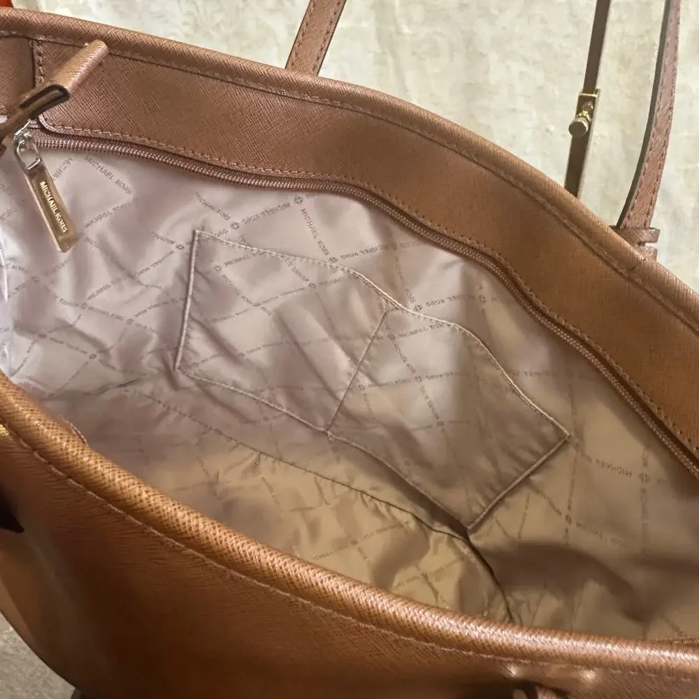 Michael Kors Jet Set Medium Travel Tote Bag Brown Saffiano Leather Zip Top - Picture 11 of 11